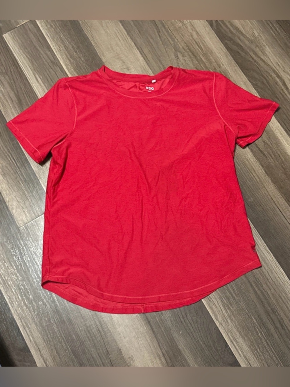 DSG women’s red athletic short sleeve shirt size medium